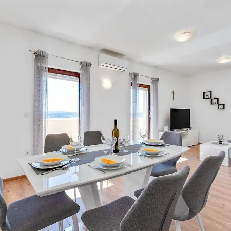 Casa vacanze Elegant In With Jacuzzi Maslenica