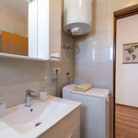 Elegant In With Jacuzzi 度假居