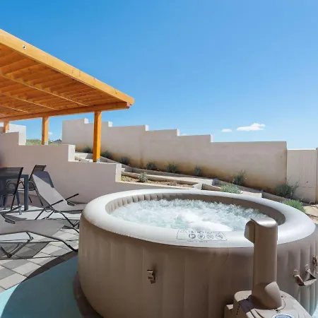 Elegant In With Jacuzzi